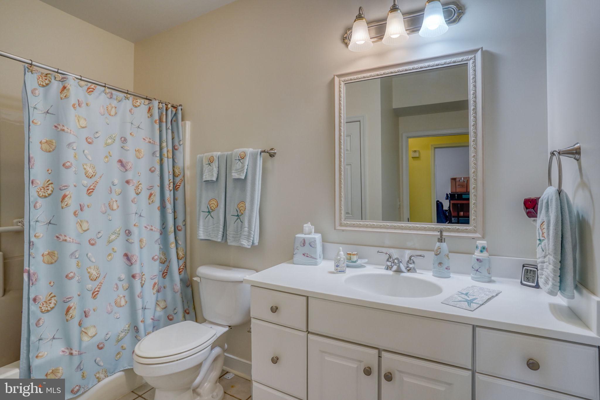 30611 Cedar Neck Road, Unit 2104 Ocean View, DE 19970 - Photo 22 of 57 Hallway full bathroom