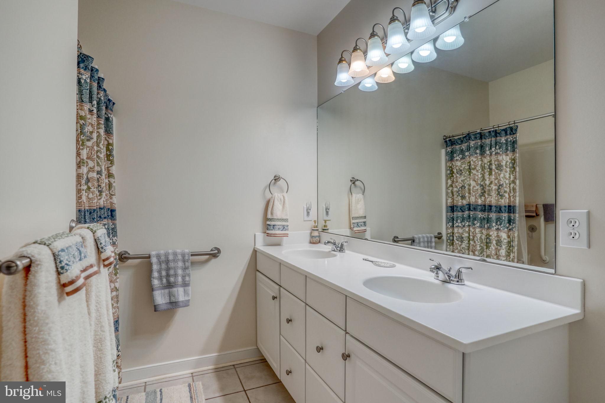30611 Cedar Neck Road, Unit 2104 Ocean View, DE 19970 - Photo 26 of 57 Primary bathroom