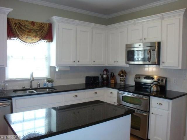 4735 Hearthstone Road Clemmons, NC 27012 - Photo 3 of 16 Kitchen.