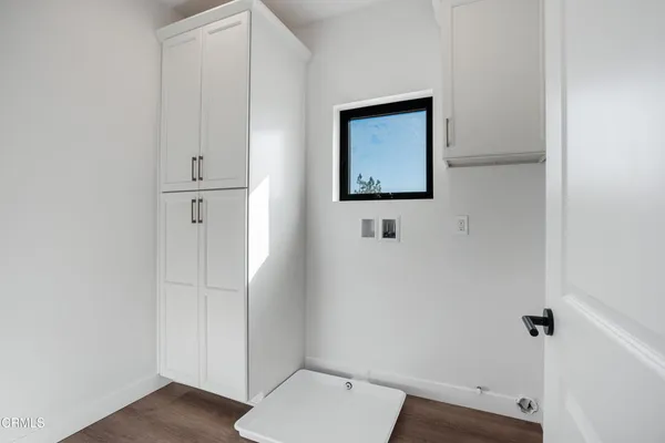 a bathroom with a toilet