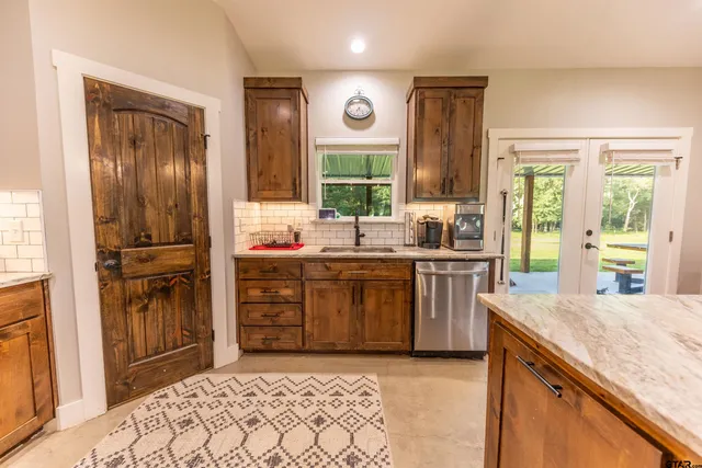 $649,999 | 281 County Road 2381, Winnsboro, TX 75494