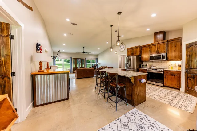 $649,999 | 281 County Road 2381, Winnsboro, TX 75494