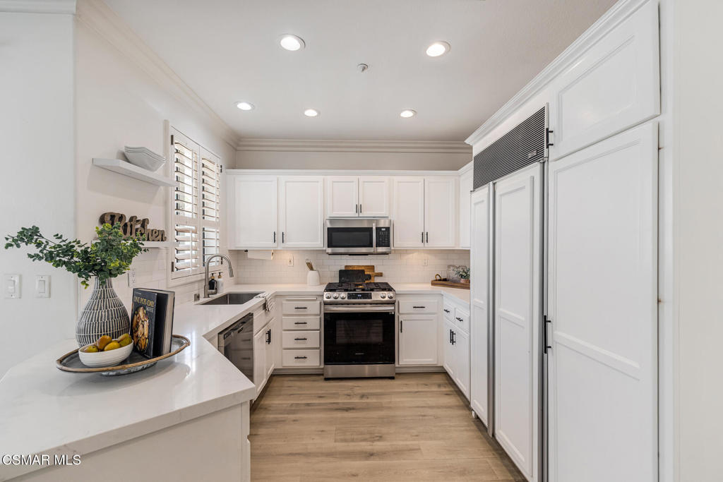 4038 Napoli Place Moorpark, CA 93021 - Photo 11 of 33 a kitchen with sink stove and refrigerator