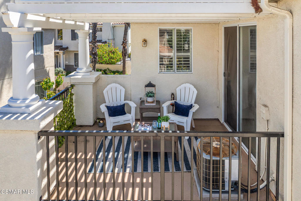 4038 Napoli Place Moorpark, CA 93021 - Photo 29 of 33 a view of living room and dining room