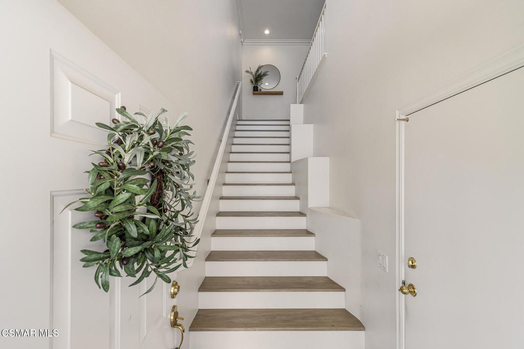 4038 Napoli Place Moorpark, CA 93021 - Photo 6 of 33 a view of entryway with a flower