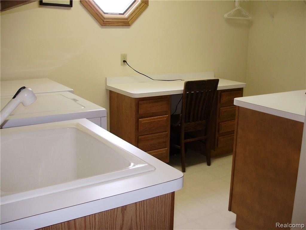 2267 Crystal Drive, Unit 34 Rochester, MI 48309 - Photo 19 of 33 P5190845.JPG