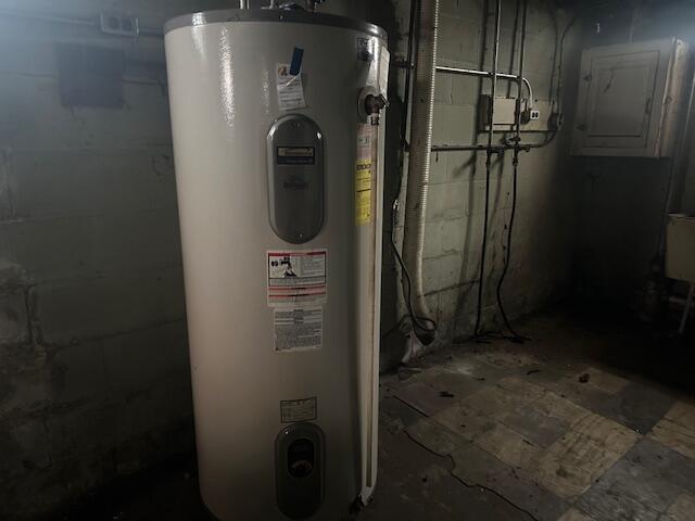 5426 West Morgan Avenue Milwaukee, WI 53219 - Photo 22 of 23 IMG_9075