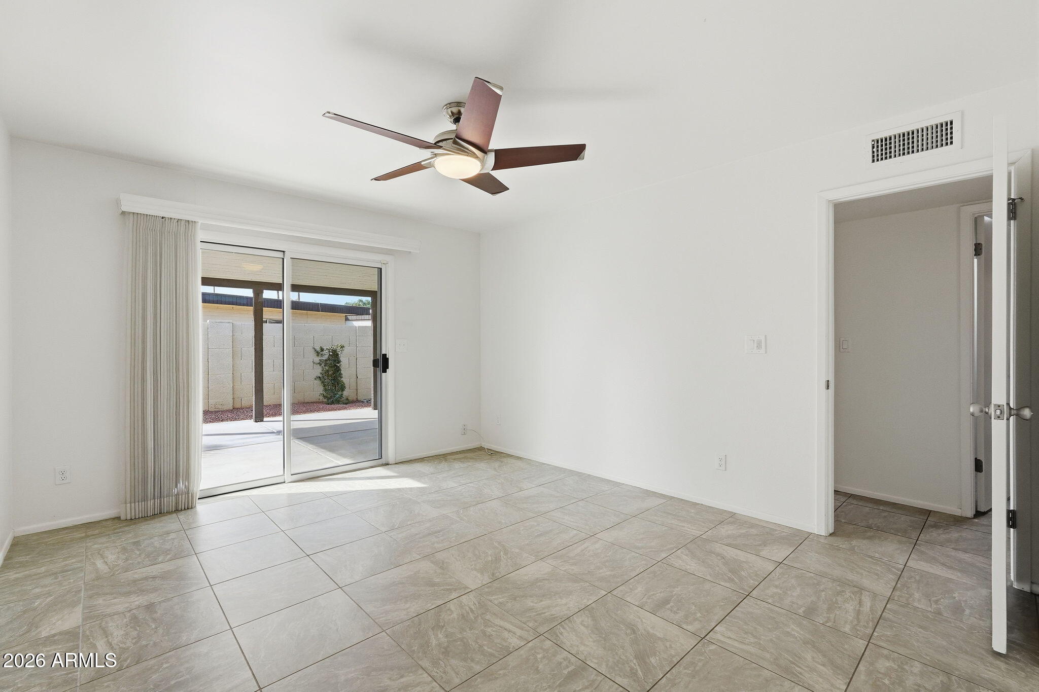 5352 South Country Club Way Tempe, AZ 85283 - Photo 16 of 42 a view of an empty room