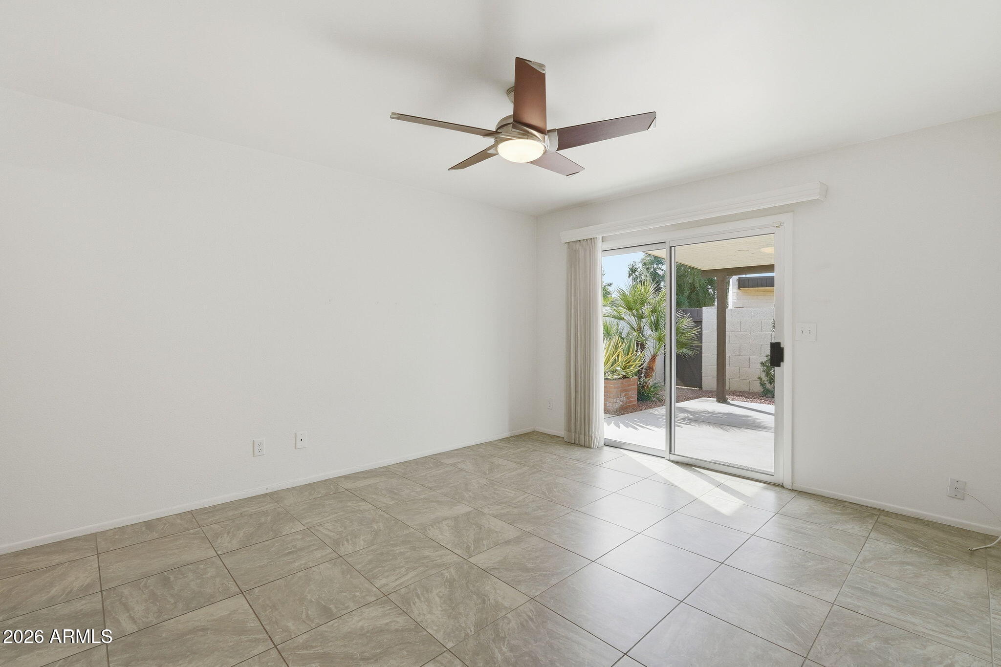 5352 South Country Club Way Tempe, AZ 85283 - Photo 17 of 42 a view of an empty room and window