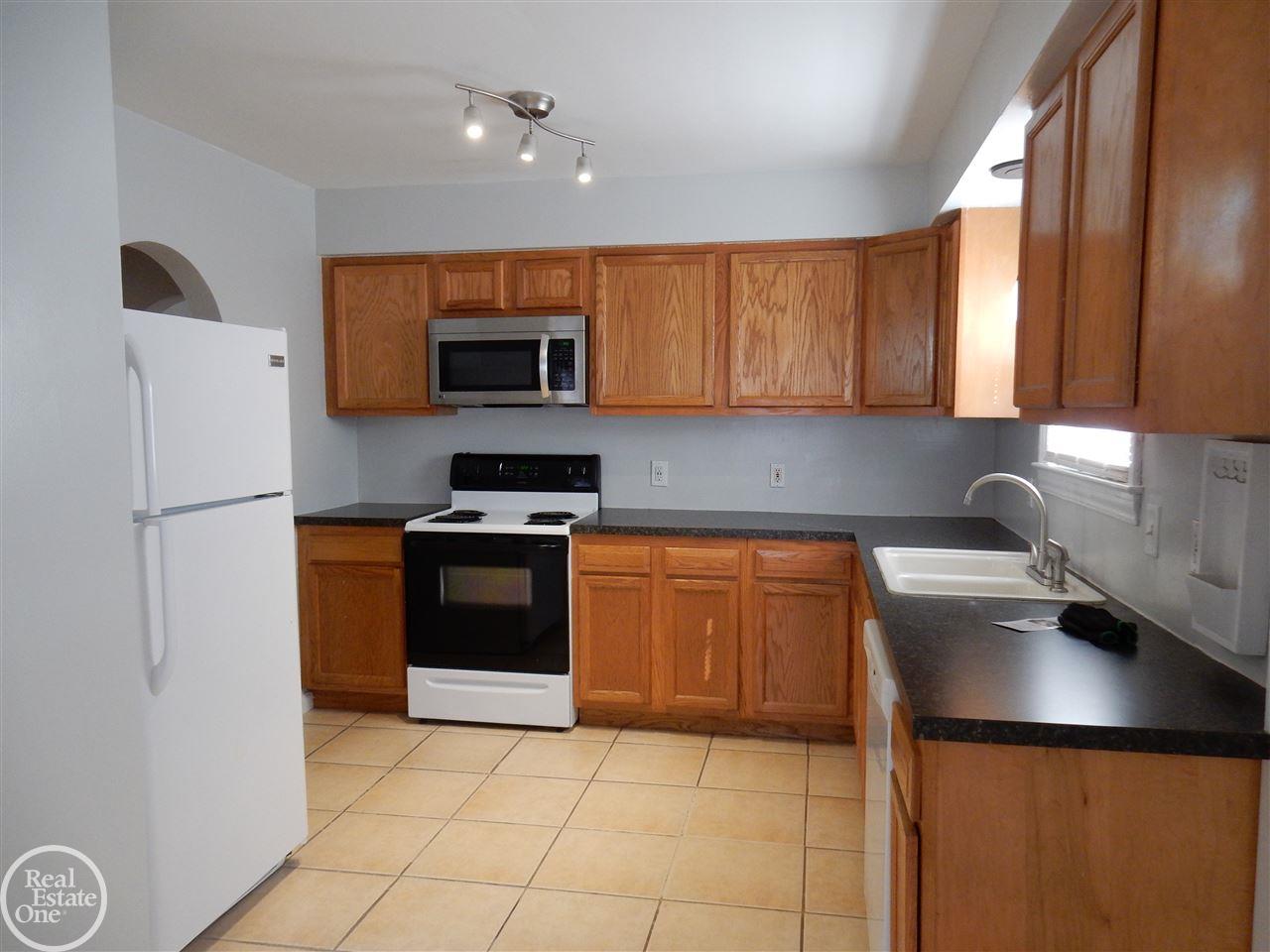 25571 Peter Kaltz Road Warren, MI 48091 - Photo 18 of 35 50027877-17.JPG