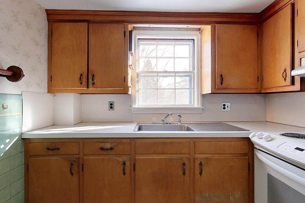 222 West Townsend Road Lunenburg, MA 01462 - Photo 3 of 40