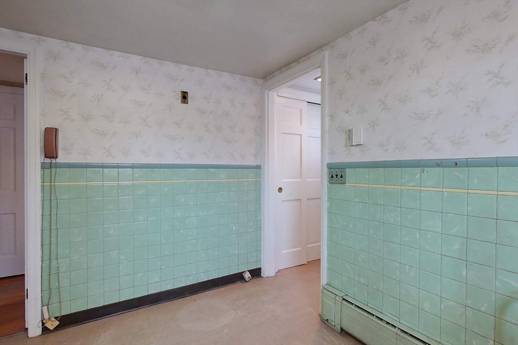 222 West Townsend Road Lunenburg, MA 01462 - Photo 5 of 40