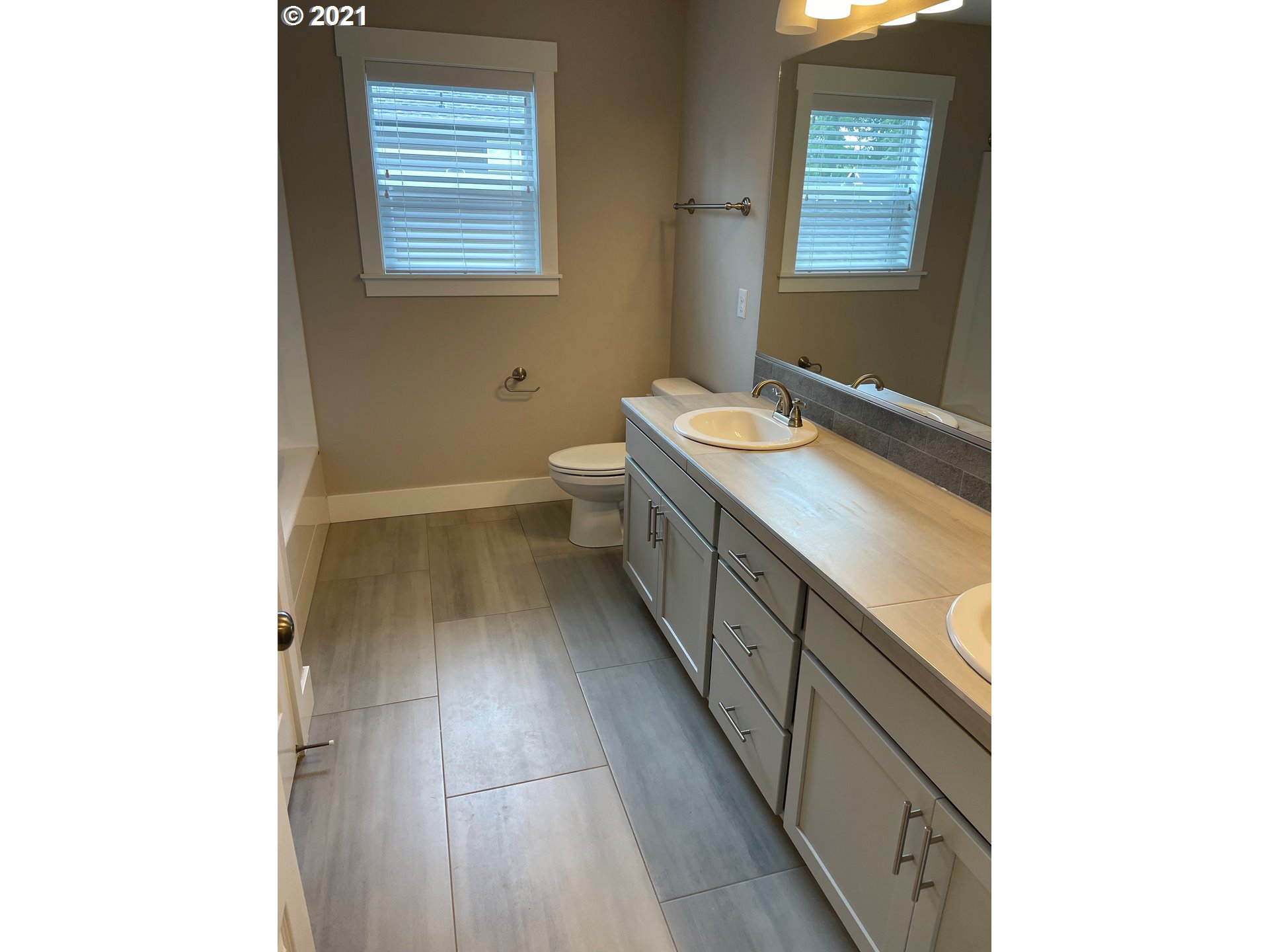 18505 Tryon Way Gladstone, OR 97027 - Photo 14 of 14 Bathroom