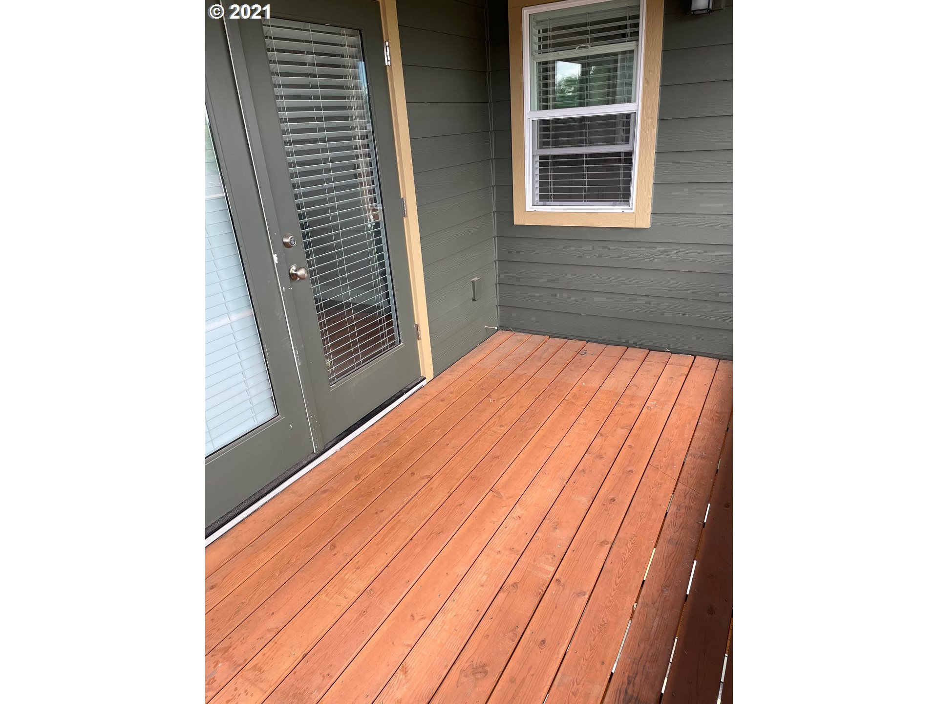 18505 Tryon Way Gladstone, OR 97027 - Photo 4 of 14 Deck