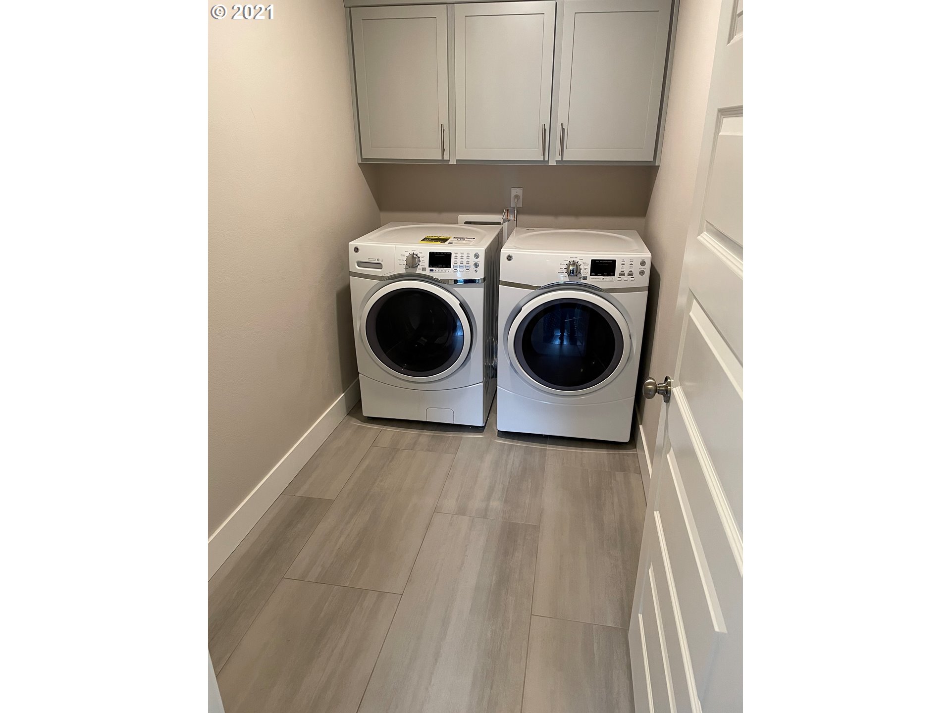 18505 Tryon Way Gladstone, OR 97027 - Photo 9 of 14 Laundry