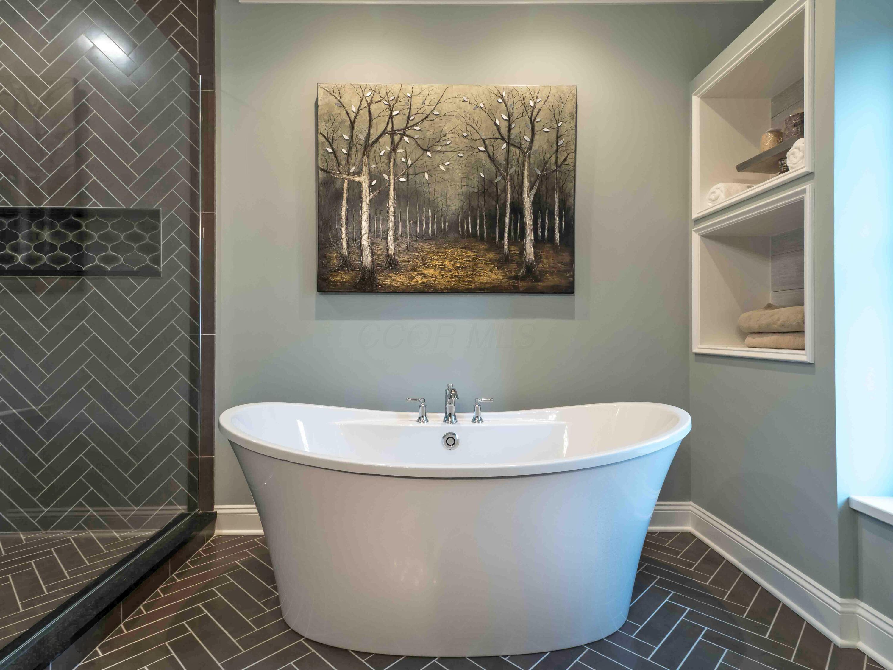 2 West Lake Road Vermilion, OH 44089 - Photo 22 of 38 Tub