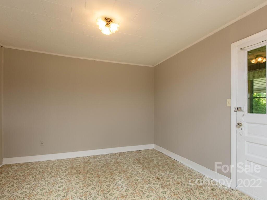 381 Reeves Cove Road Candler, NC 28715 - Photo 11 of 33 Gallery Image 11