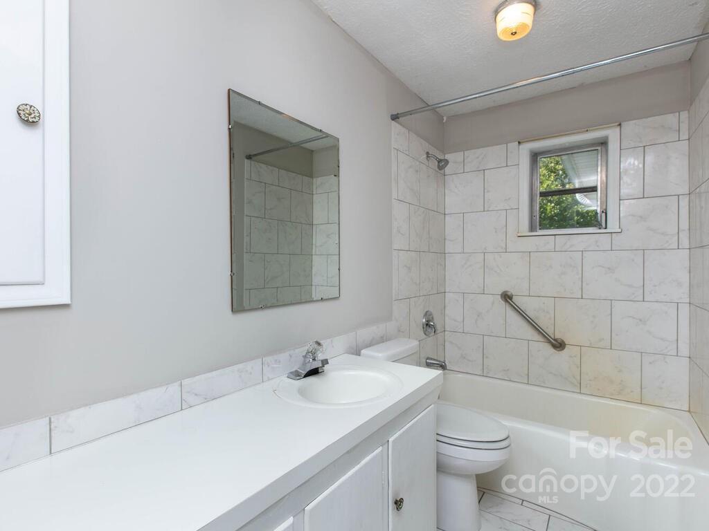 381 Reeves Cove Road Candler, NC 28715 - Photo 18 of 33 Gallery Image 18