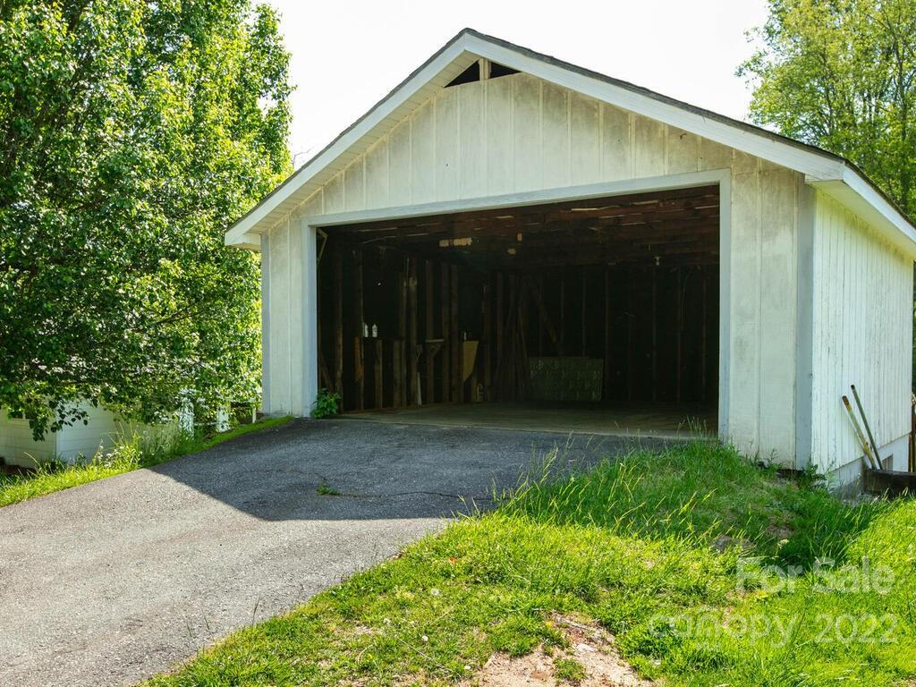 381 Reeves Cove Road Candler, NC 28715 - Photo 22 of 33 Gallery Image 22