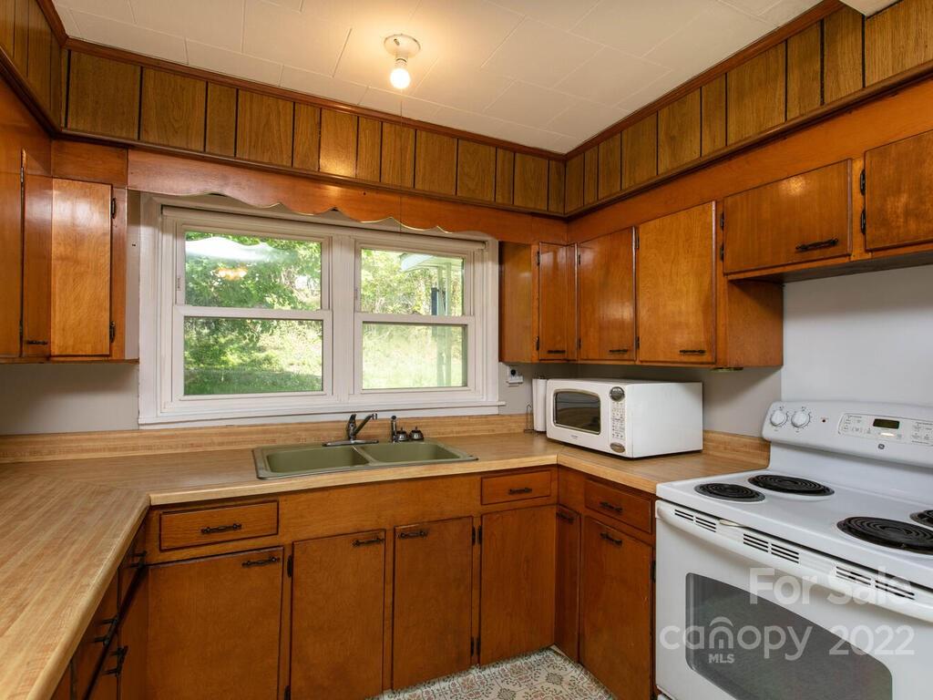 381 Reeves Cove Road Candler, NC 28715 - Photo 9 of 33 Gallery Image 9
