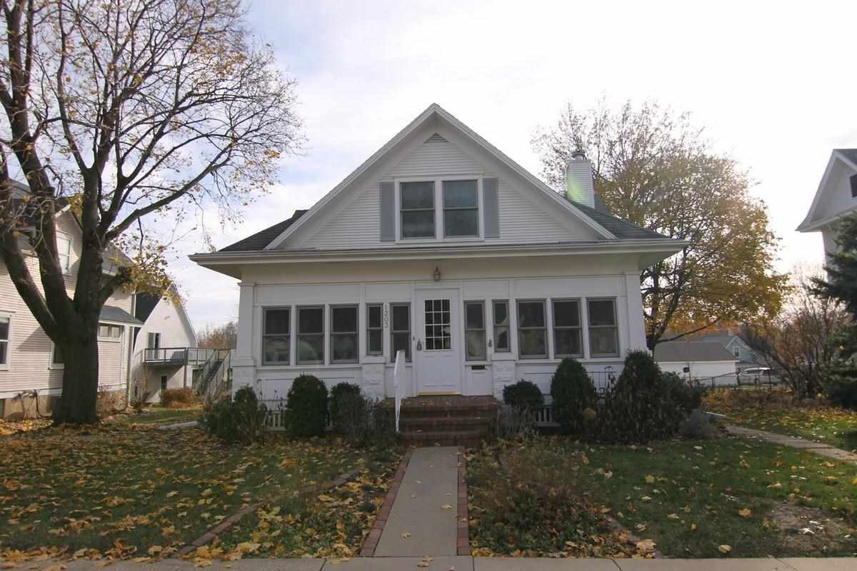 1203 Rochester Avenue Iowa City, IA 52245 - Photo 1 of 33 Gallery Image 1