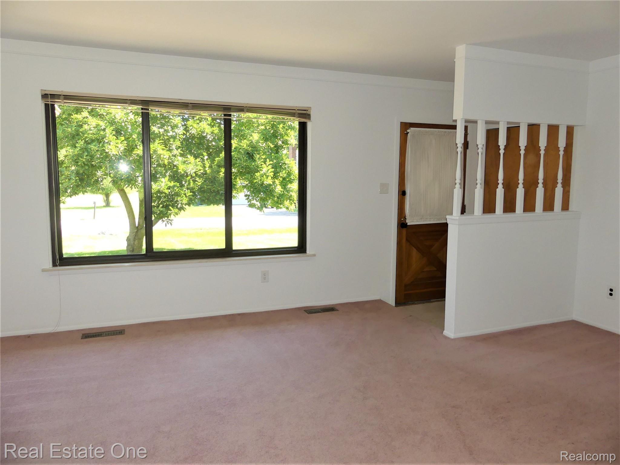 27774 Johnson Road Grosse Ile, MI 48138 - Photo 20 of 32 P1010808.JPG