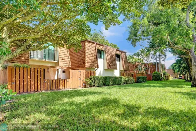 $399,900 | 2070 Southwest 90th Avenue, Unit C14, Davie, FL 33324