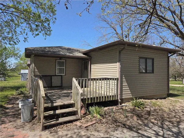 $84,000 | 621 William Street, Effingham, KS 66023