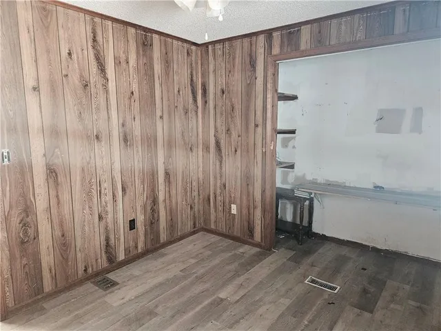 $102,000 | 621 William Street, Effingham, KS 66023