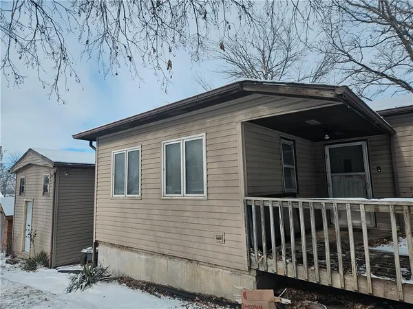 $89,000 | 621 William Street, Effingham, KS 66023