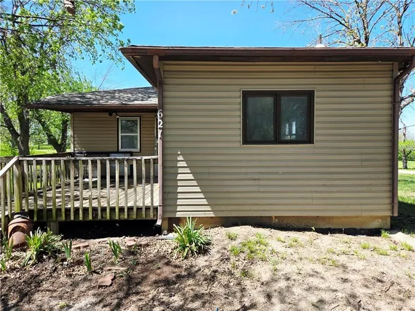 $84,000 | 621 William Street, Effingham, KS 66023