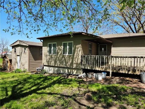 $84,000 | 621 William Street, Effingham, KS 66023