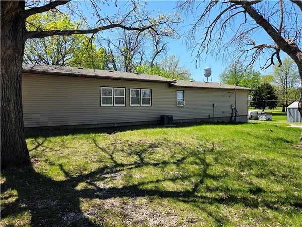 $84,000 | 621 William Street, Effingham, KS 66023