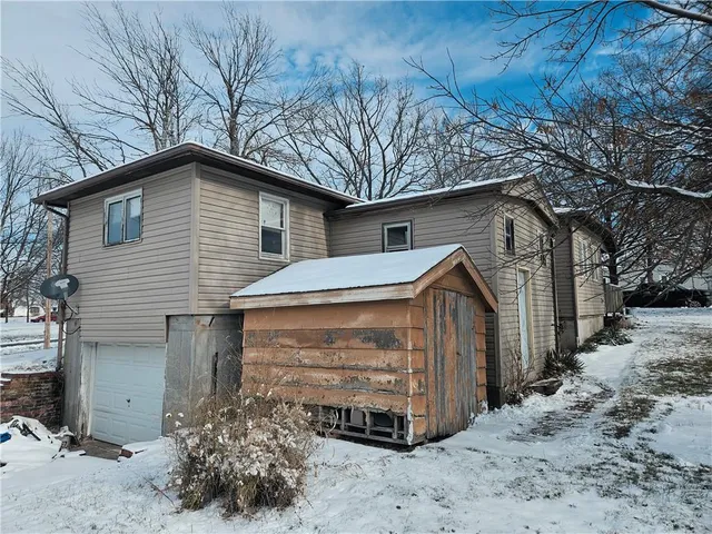 $102,000 | 621 William Street, Effingham, KS 66023