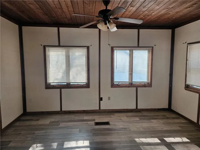 $102,000 | 621 William Street, Effingham, KS 66023