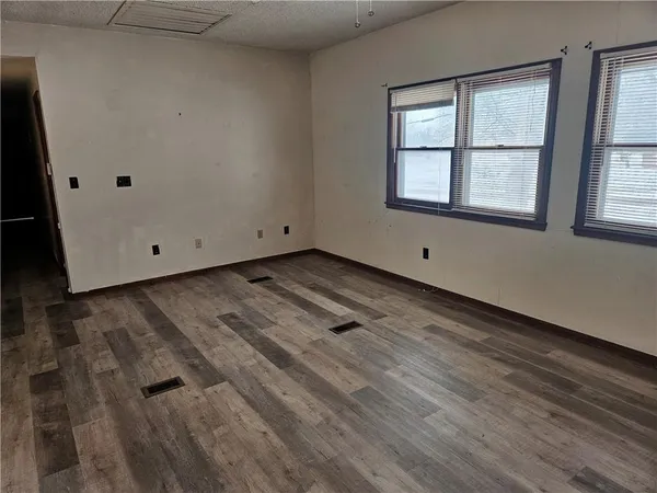 $89,000 | 621 William Street, Effingham, KS 66023