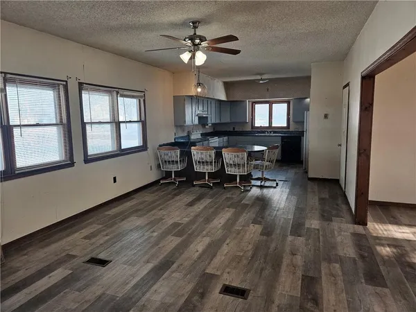 $89,000 | 621 William Street, Effingham, KS 66023