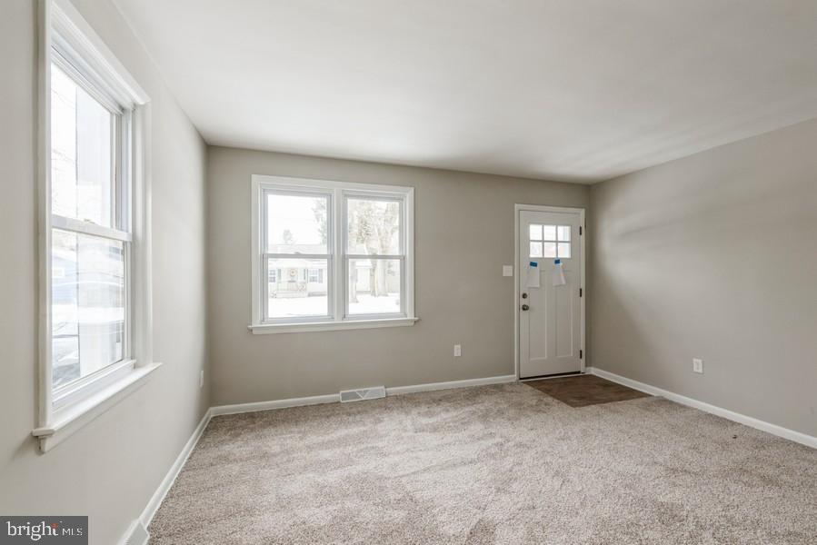 8 Nottingham Road Pennsville, NJ 08070 - Photo 5 of 17