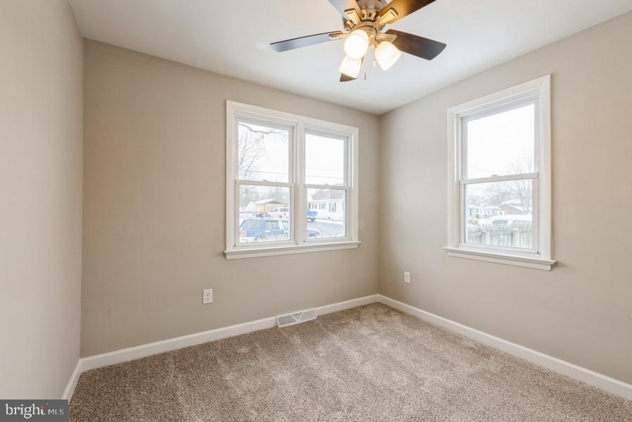 8 Nottingham Road Pennsville, NJ 08070 - Photo 9 of 17