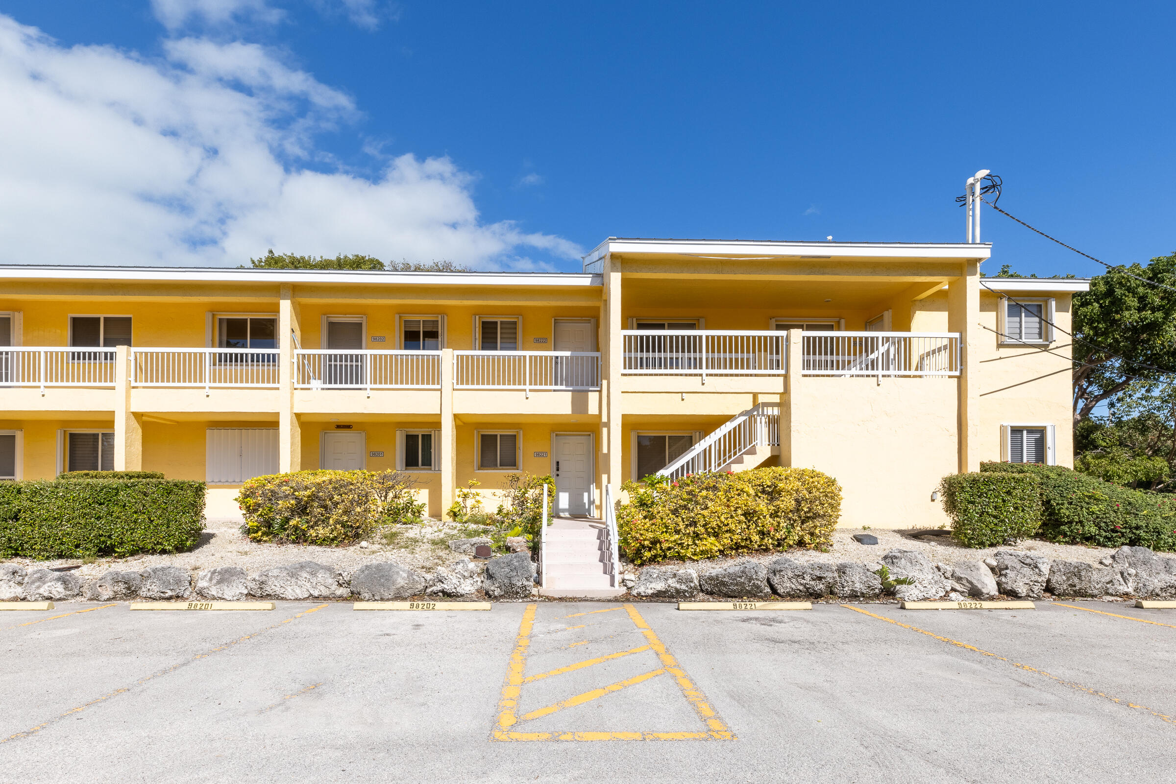 98222 Windward Avenue Key Largo, FL 33037 - Photo 31 of 41 front view of a house