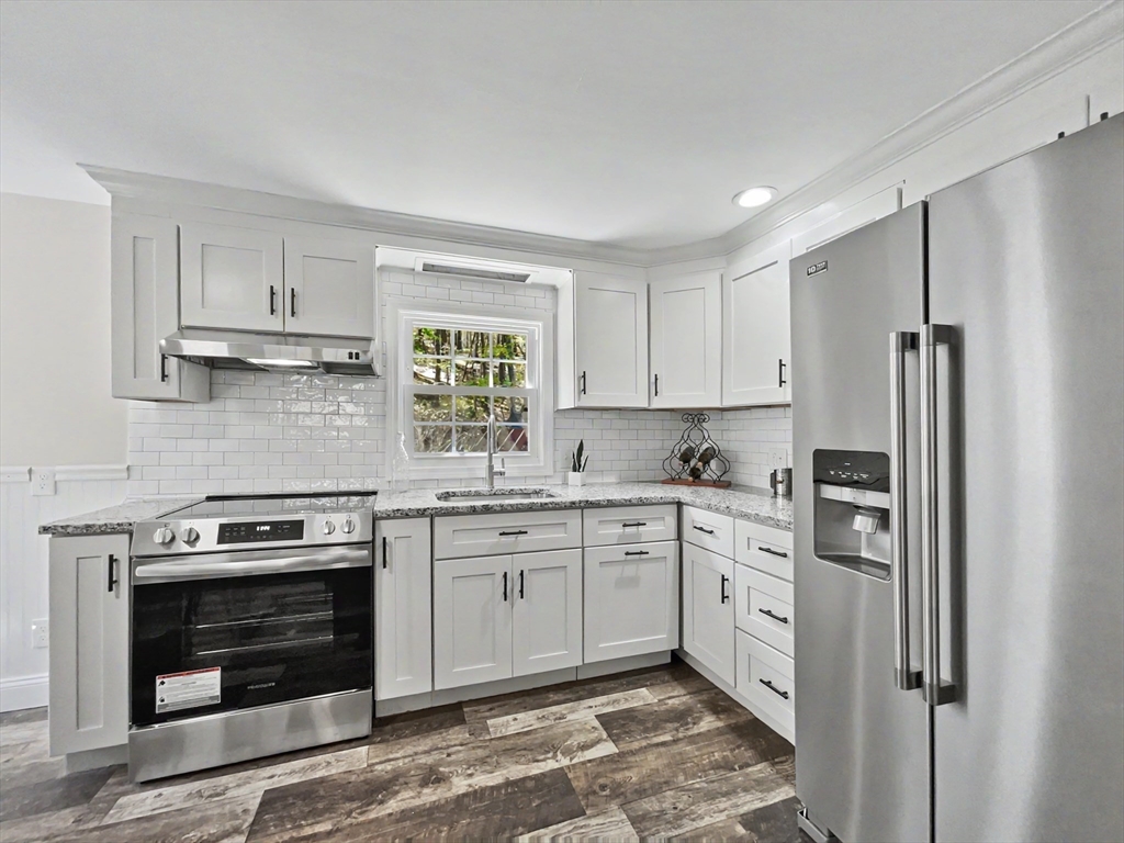 206 Treetop Avenue Springfield, MA 01118 - Photo 2 of 32