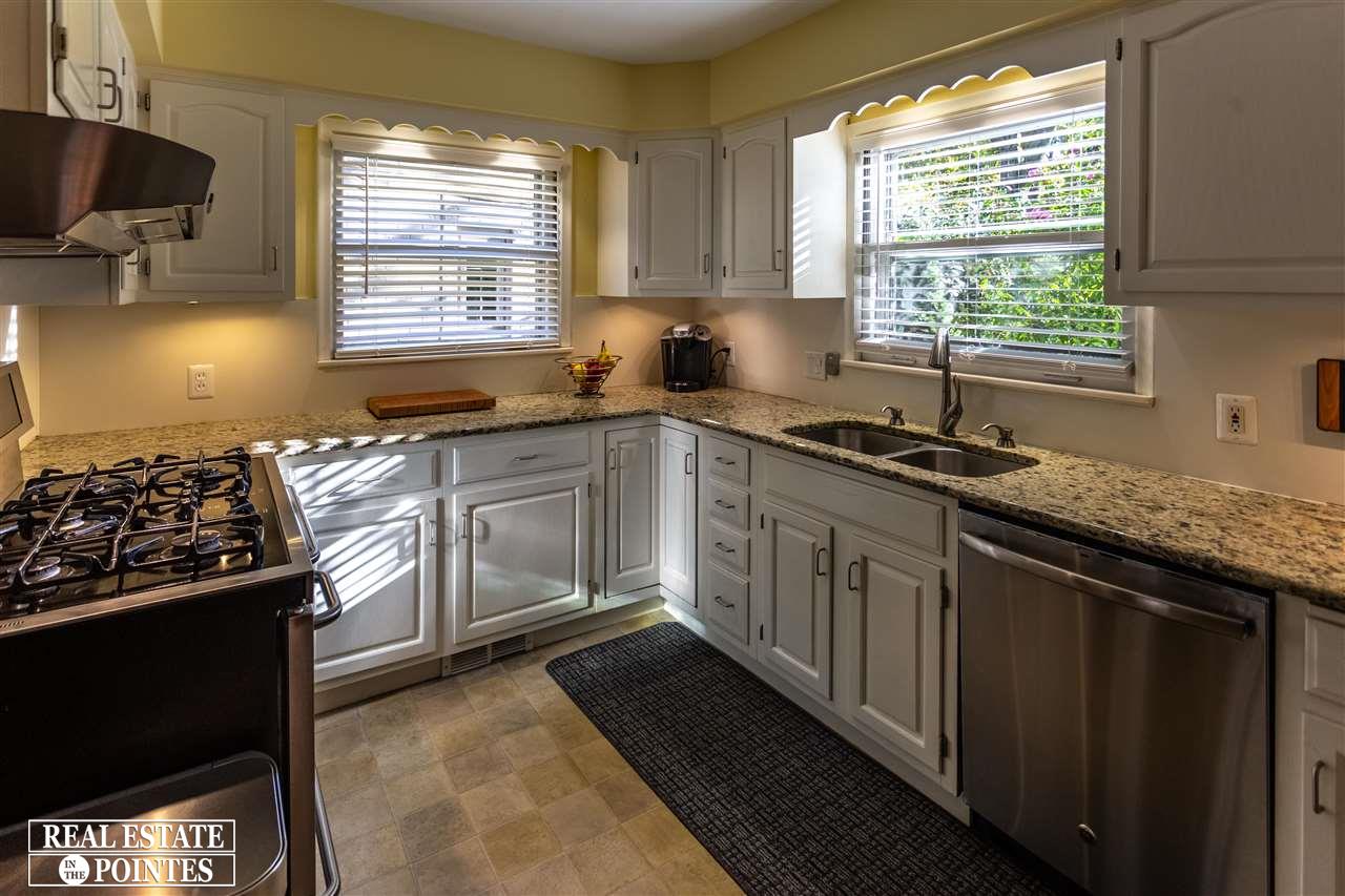 1739 Littlestone Road Grosse Pointe Woods, MI 48236 - Photo 5 of 22