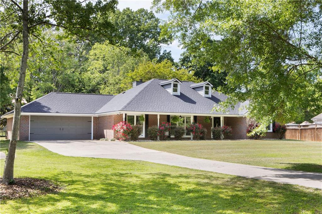 609 Dover Place Smiths Station, AL 36877 - Photo 4 of 37 Gallery Image 4