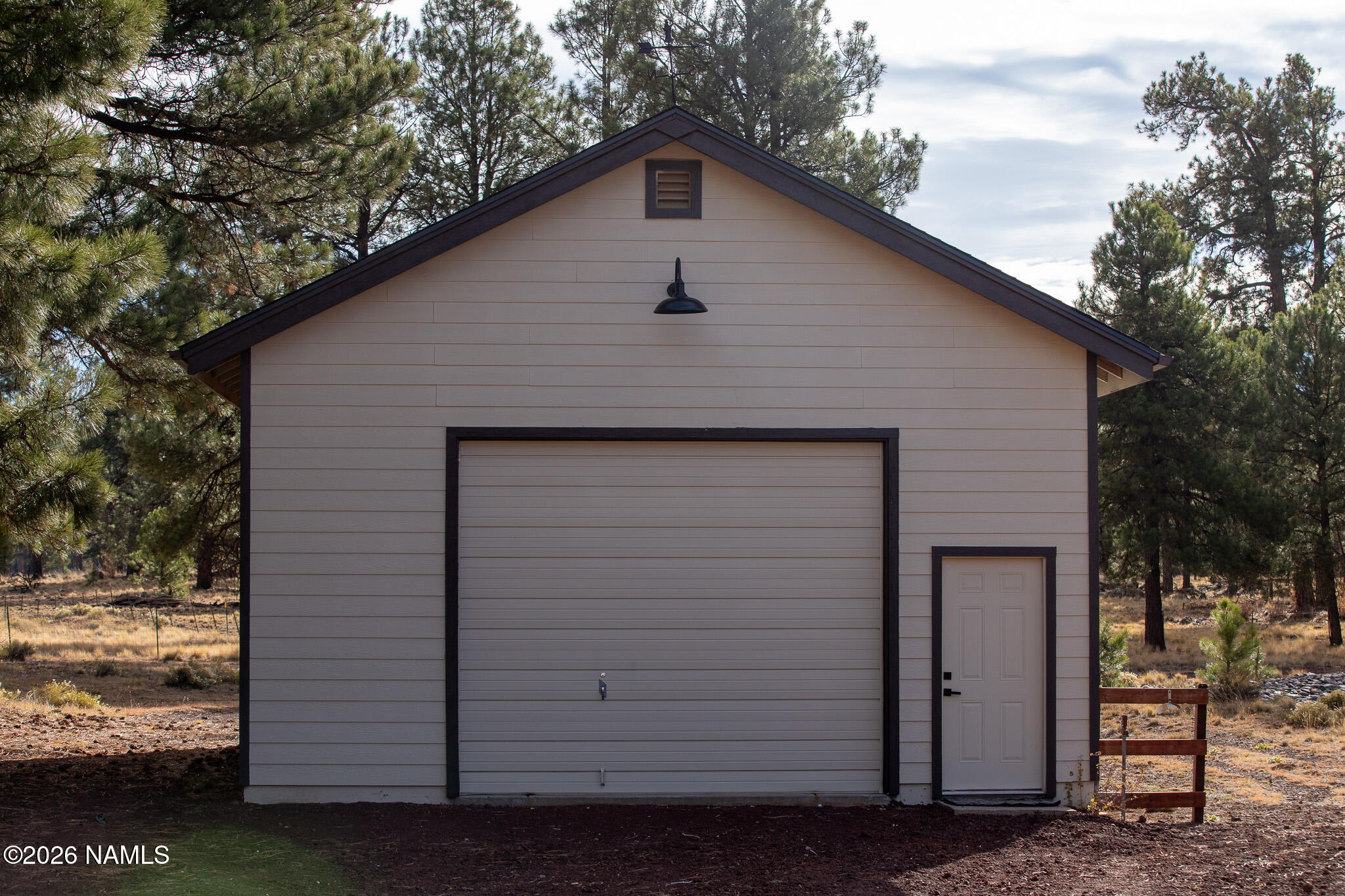 4540 Forest Ranches Loop Parks, AZ 86018 - Photo 37 of 60 a front view of a house with a yard