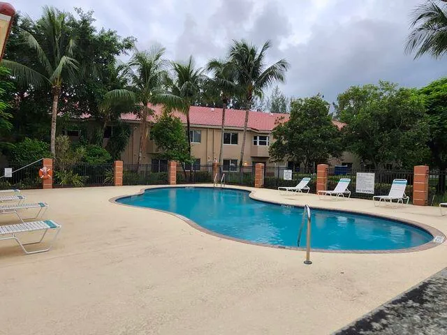 $1,950 | 3810 North Jog Road, Unit 202, West Palm Beach, FL 33411