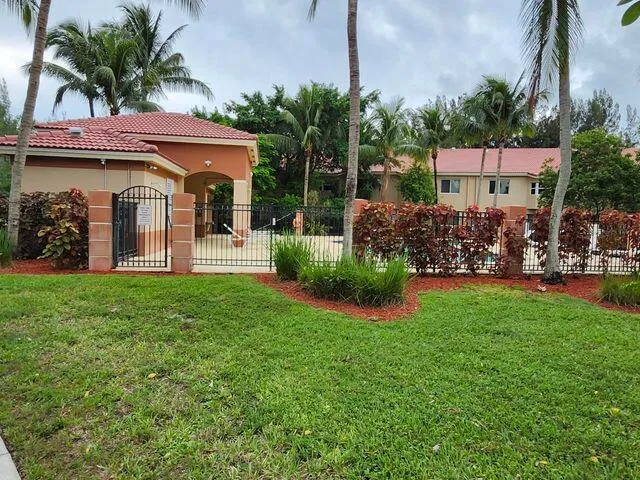 $1,950 | 3810 North Jog Road, Unit 202, West Palm Beach, FL 33411