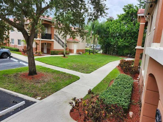 $1,950 | 3810 North Jog Road, Unit 202, West Palm Beach, FL 33411