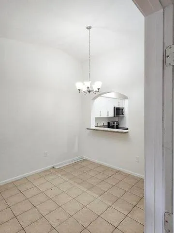 $1,950 | 3810 North Jog Road, Unit 202, West Palm Beach, FL 33411