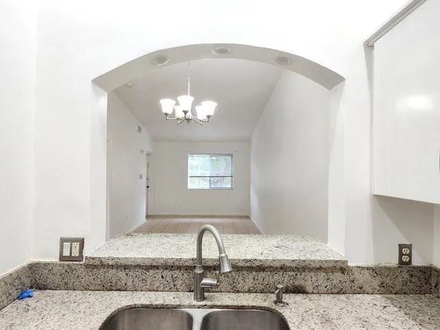 $1,950 | 3810 North Jog Road, Unit 202, West Palm Beach, FL 33411