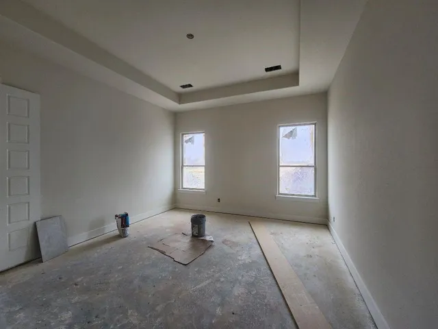 a view of empty room with window